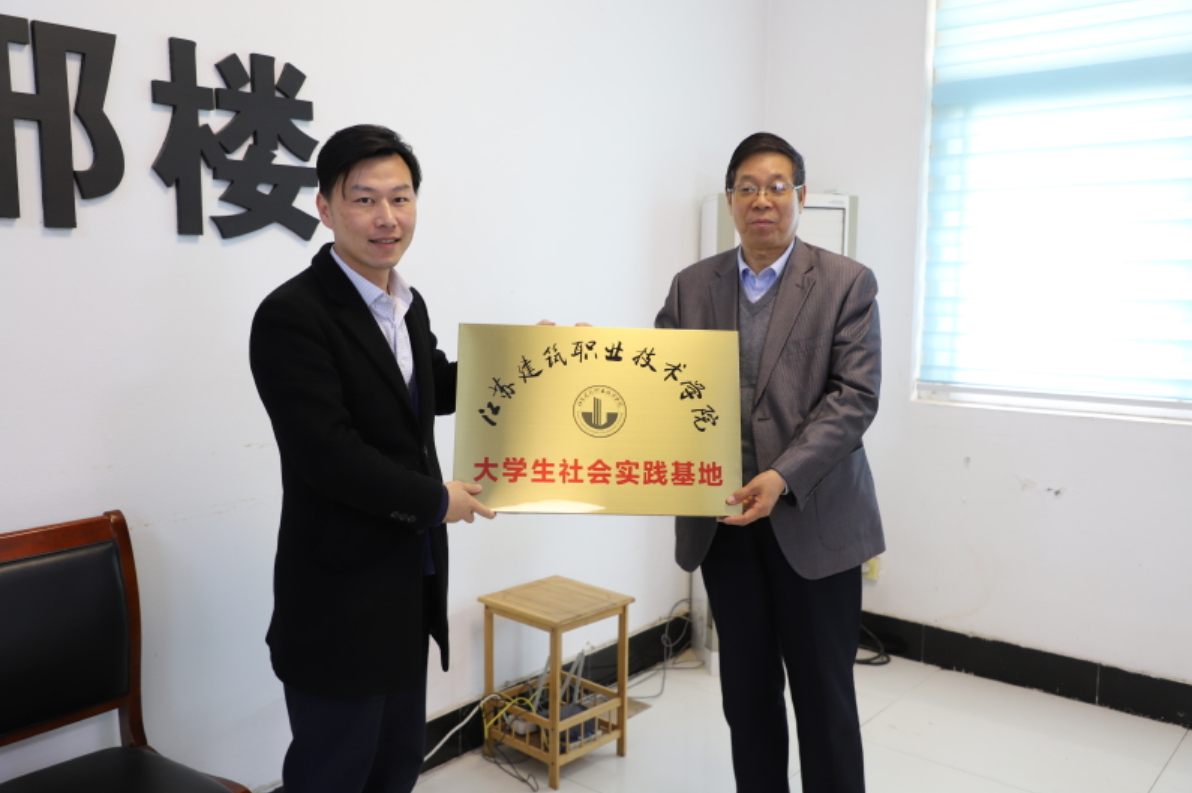 校外辅导“加油站”，高校社会实践基地实现“校地共建”